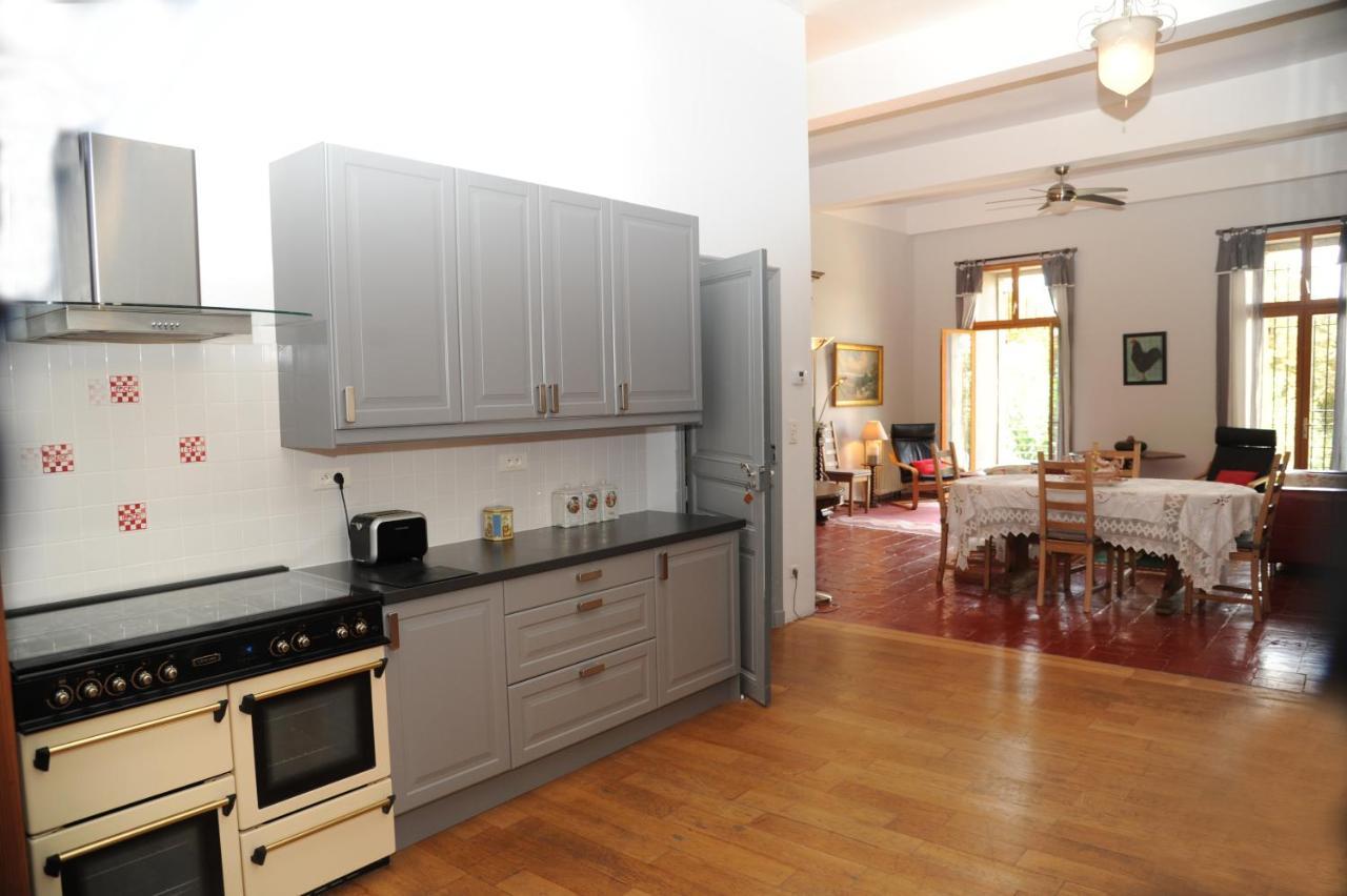 Classic France Double For Larger Groups Or Extended Families - Ac, Elevtor, 2 Appts Joined By A Common Indoor Patio Apartment Лиму Екстериор снимка